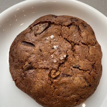 Lulu Green - Organic Chocolate Chunk Cookie - Vegan Near Me - Boston, Massachusetts Lulu Green - Organic Chocolate Chunk Cookie - Vegan Near Me - Boston, Massachusetts
