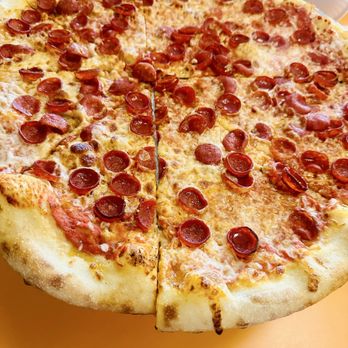 Leo's Hideout - Large Pepperoni Classic Pie - Pizza Near Me - San Antonio, Texas