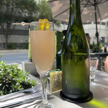 B Bistro + Bakery - Peach Bellini - Bakeries Near Me - Miami, Florida B Bistro + Bakery - Peach Bellini - Bakeries Near Me - Miami, Florida
