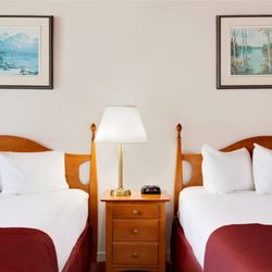 Ramada by Wyndham Gananoque Provincial Inn - Guest room