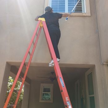 V A Window Cleaning - Beatriz ensuring customer satisfaction. - Window Washing Near Me V A Window Cleaning - Beatriz ensuring customer satisfaction. - Window Washing Near Me