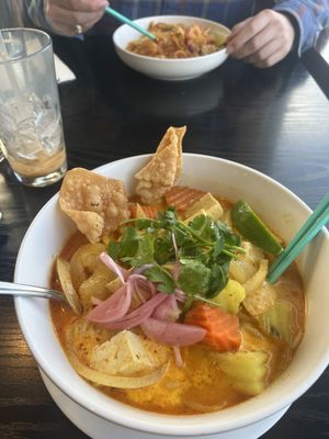 Vida's Thai Food by null