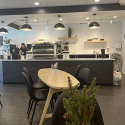 77 Grounds Coffee - Seating