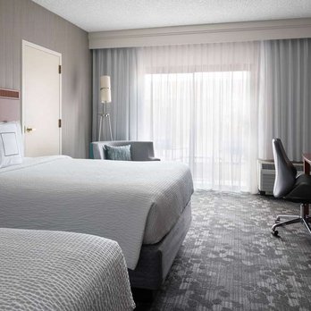 Sonesta Select Phoenix Camelback - Two double bed guest room - Hotels Near Me - Phoenix, Arizona Sonesta Select Phoenix Camelback - Two double bed guest room - Hotels Near Me - Phoenix, Arizona