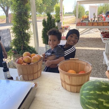 Tony's Fruit Stand - Happy Kids at Checkout! - Fruits & Veggies Near Me - Marysville, California