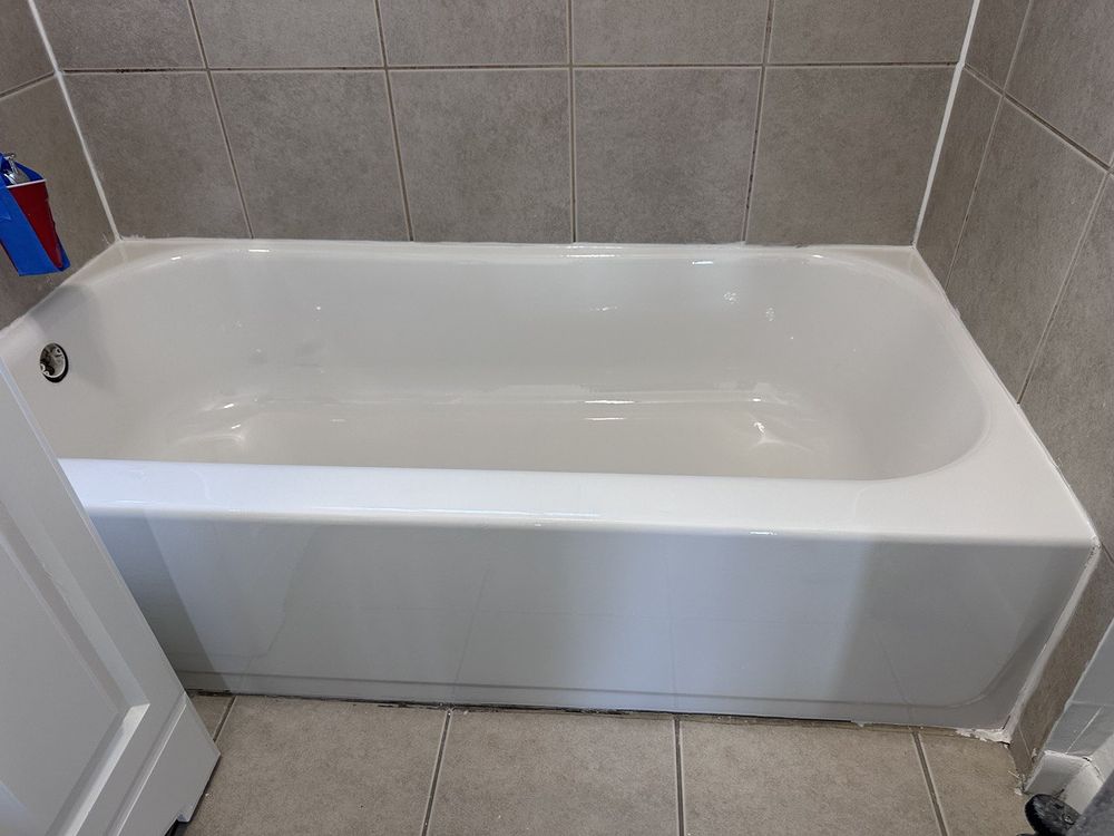 Slide of Handywolf Bathtub reglazing