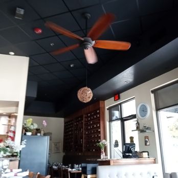 Piazza Italia - a dining area with a ceiling fan - Italian Near Me - Orlando, Florida Piazza Italia - a dining area with a ceiling fan - Italian Near Me - Orlando, Florida