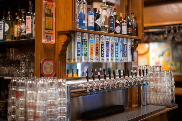 Pike Pub by null