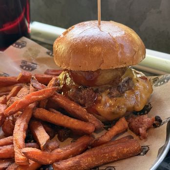 Idyllwild Brewpub - Campfire burger - Brewpubs Near Me - Idyllwild, California