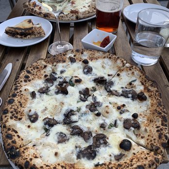 Pizzicletta - Carne Dolce pizza with no sausage, add mushrooms. 10000/10 - Pizza Near Me - Flagstaff, Arizona