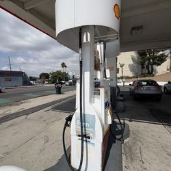 Tujunga Shell - Pump