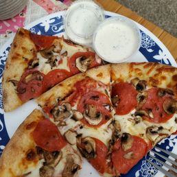 Pepperoni and mushroom, regular crust w/ ranch. Yum! Pepperoni and mushroom, regular crust w/ ranch. Yum!