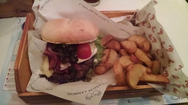 Le Grand Burger by null