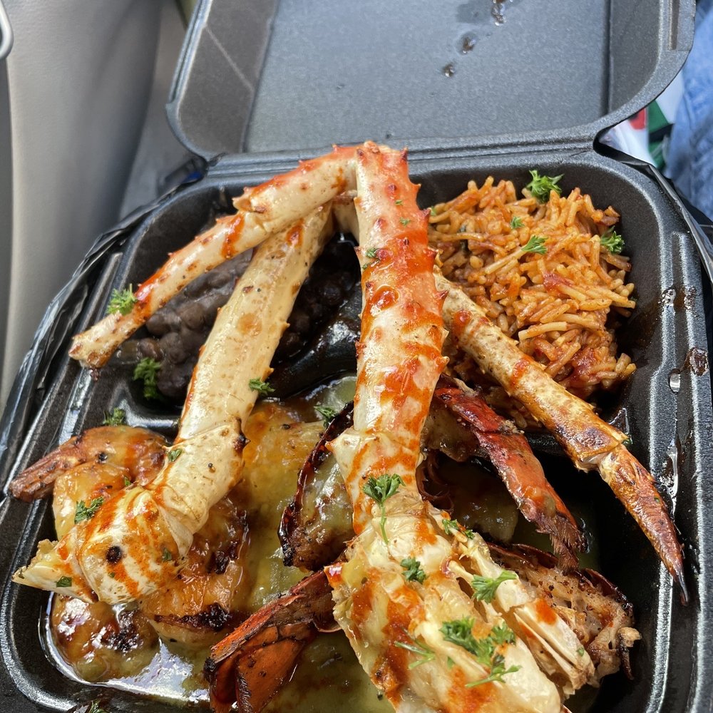D Lo’s Kitchen - a tray of food - Seafood Near Me - Los Angeles, California D Lo’s Kitchen - a tray of food - Seafood Near Me - Los Angeles, California