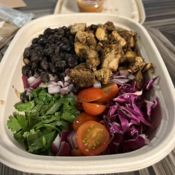 sweetgreen - Healthy Salads, Wraps, and Bowls - Chicken + Chipotle Pepper Bowl. - Salad Near Me - Arlington, Virginia