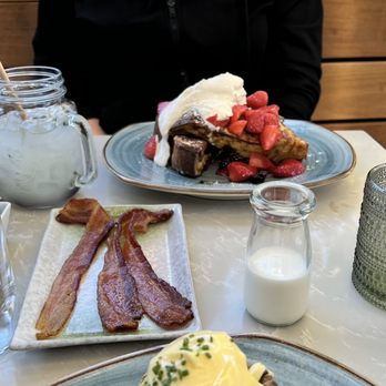 Lovina - Veggie Benedict & French Toast - New American Near Me - Calistoga, California Lovina - Veggie Benedict & French Toast - New American Near Me - Calistoga, California