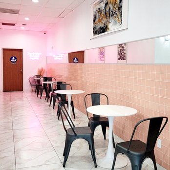 Hippo Loco - Seating area - Coffee & Tea Near Me - Westminster, California Hippo Loco - Seating area - Coffee & Tea Near Me - Westminster, California