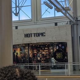the hot topic storefront. as a seasoned ht shopper, i miss when the entrance looked like a portal to hell.