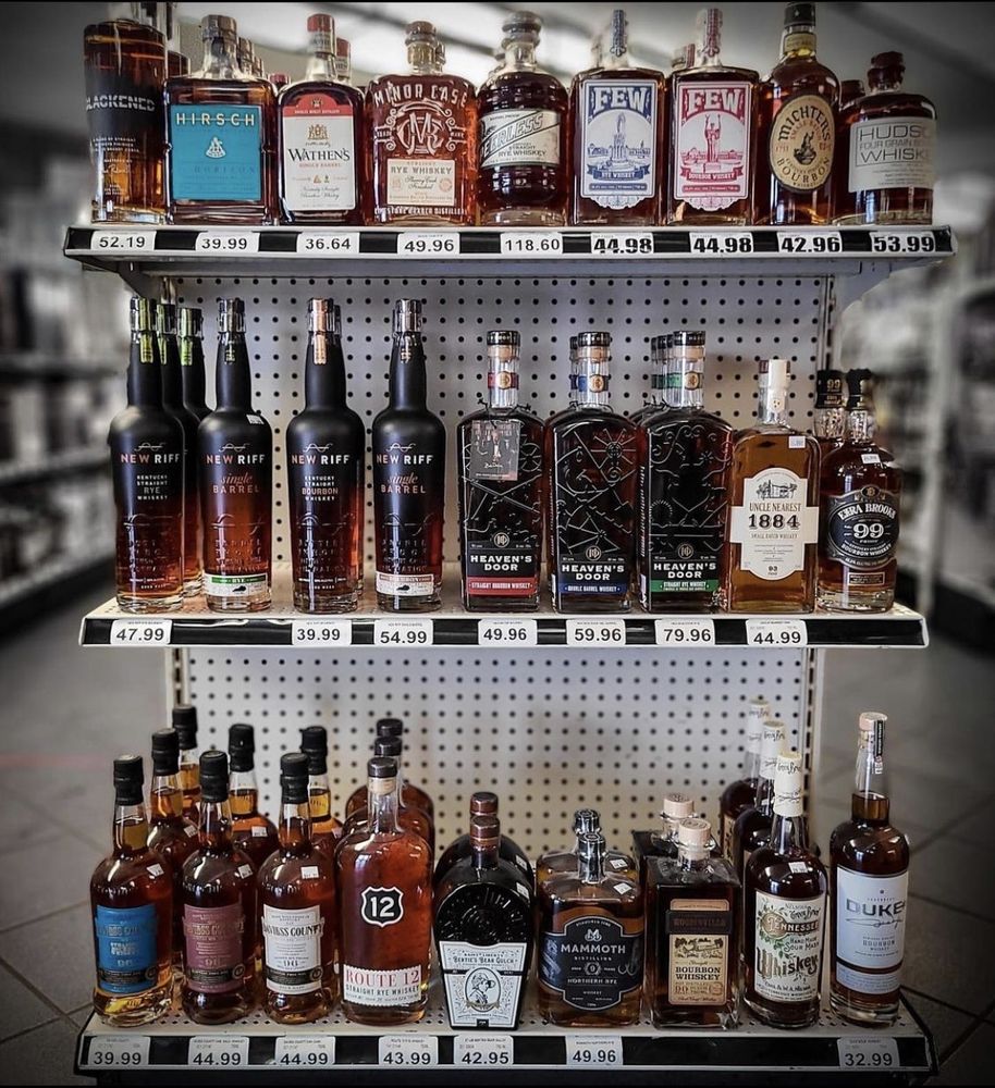 LIQUOR LOCKER Updated October 2024 21 Photos & 13 Reviews 3872