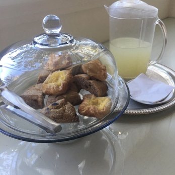 Banning House Lodge - Afternoon treats - Bed & Breakfast Near Me - Avalon, California
