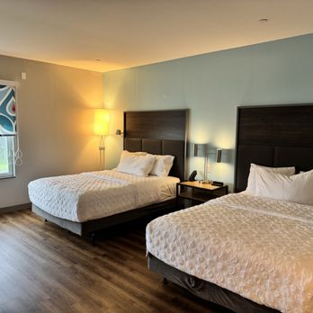 Tru by Hilton Burlington - Double - Hotels Near Me - Burlington, New Jersey