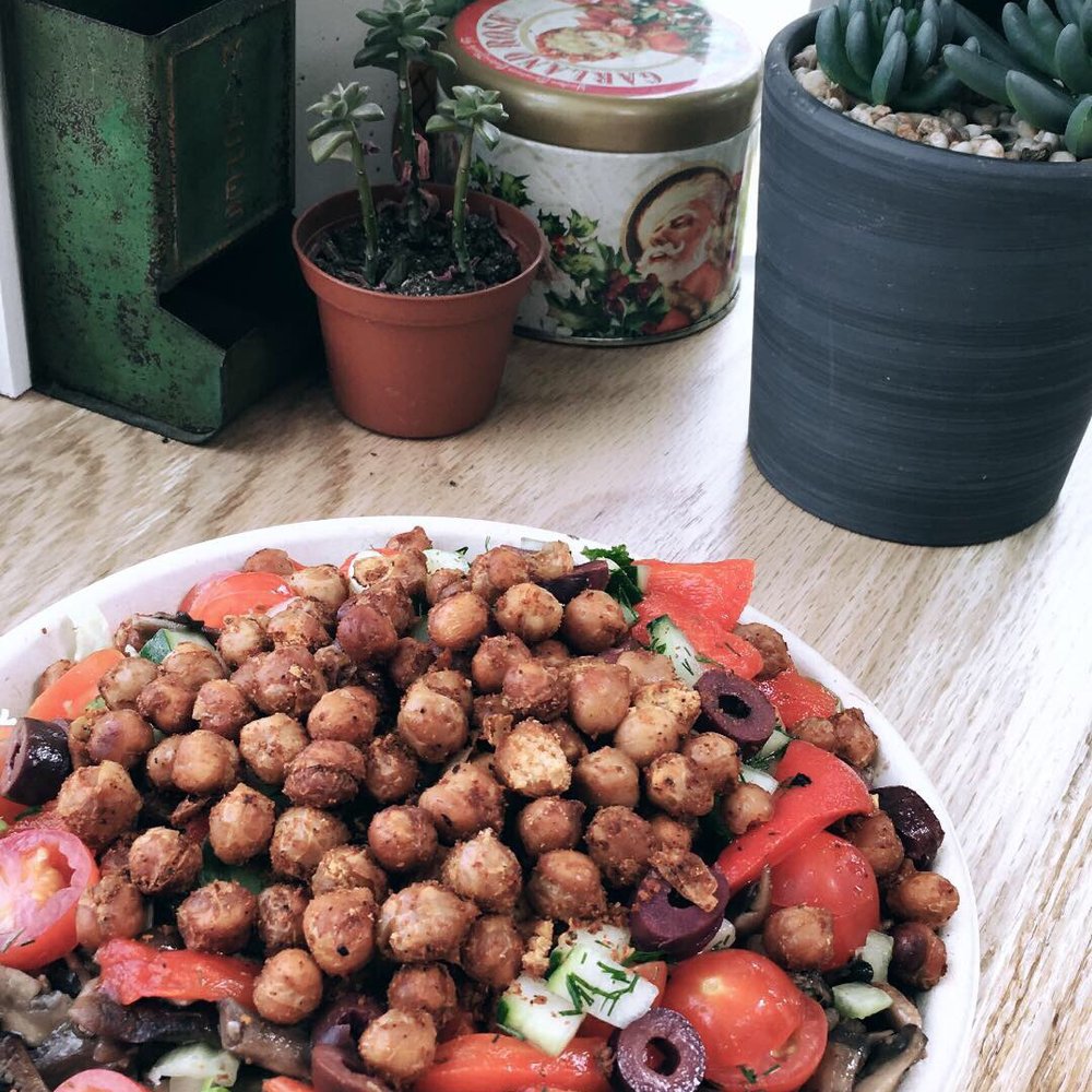 Juicygreens - Mediterranean salad (chickpeas were added separately) - Juice Bars & Smoothies Near Me - Boston, Massachusetts Juicygreens - Mediterranean salad (chickpeas were added separately) - Juice Bars & Smoothies Near Me - Boston, Massachusetts