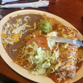 Taco Del Sol - Carnitas burrito plate, with beans and rice and some lettuce, sour cream and guacamole. - Mexican Near Me - Tigard, Oregon Taco Del Sol - Carnitas burrito plate, with beans and rice and some lettuce, sour cream and guacamole. - Mexican Near Me - Tigard, Oregon