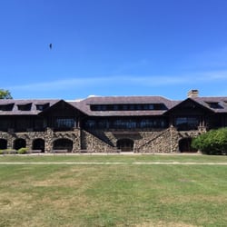 Bear Mountain Inn - Beat mountain inn from the main lawn
