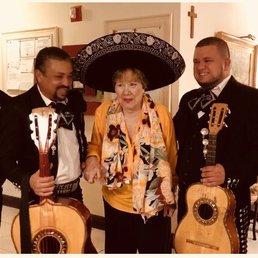 Moms 81st Birthday - wonderful time w the Mariachis