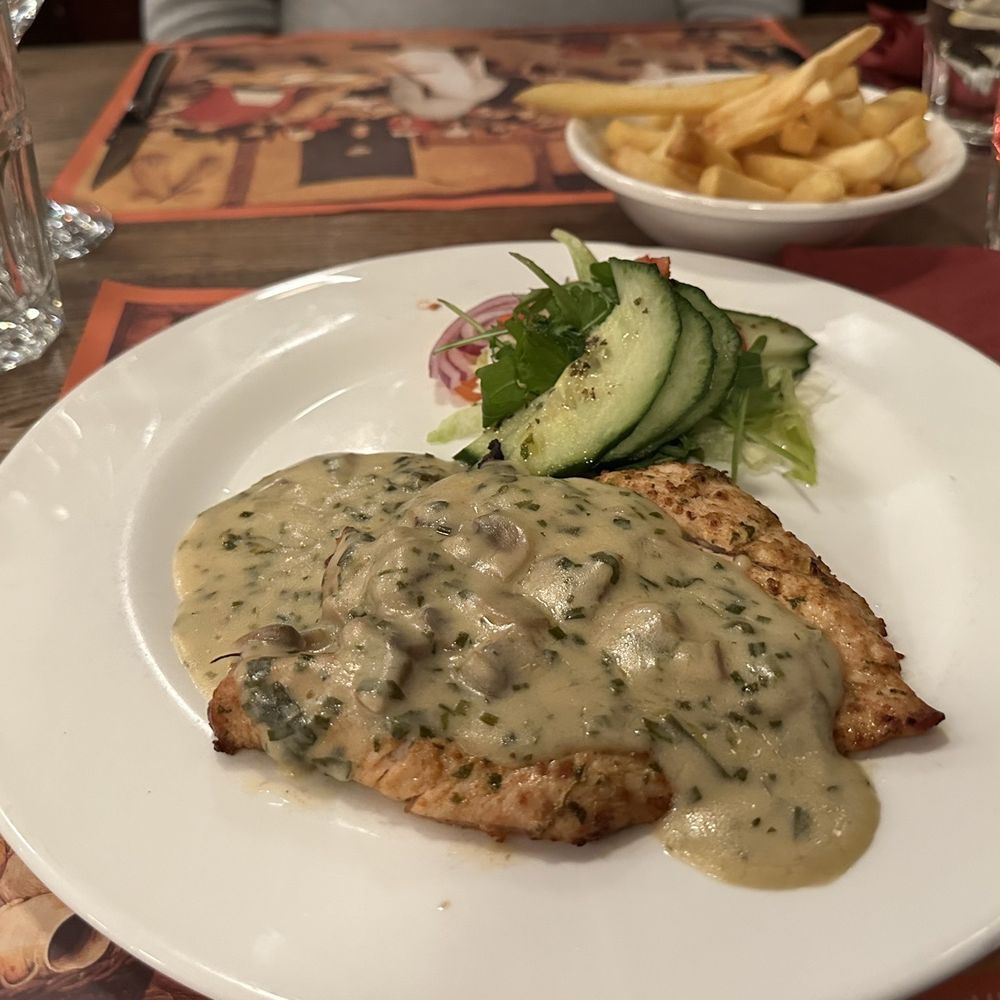 Het Karbeel - Chicken with mushroom sauce - Fondue Near Me - Amsterdam, New Hampshire Het Karbeel - Chicken with mushroom sauce - Fondue Near Me - Amsterdam, New Hampshire