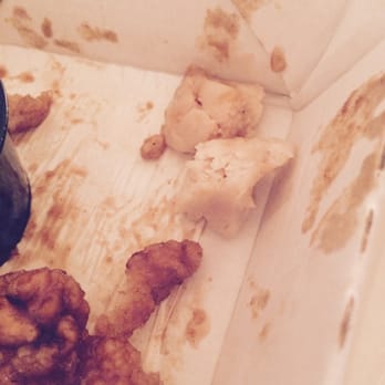 Buffalo Wild Wings - Do you see the WHITE SLIME meat in the right corner, it almost blends in with the white box!!! - Chicken Wings Near Me - Oswego, Illinois