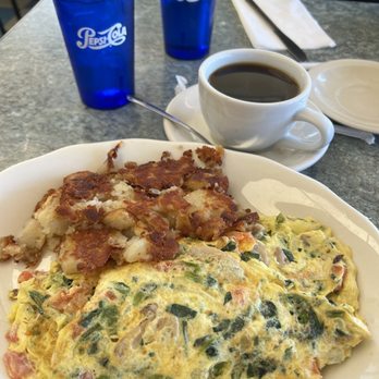 Bob's Restaurant - Custom veggie omelet with perfect home fries - Breakfast & Brunch Near Me - Hudson, New York