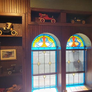 Houligans Steak & Seafood Pub - Street Window - Seafood Near Me - Eau Claire, Wisconsin
