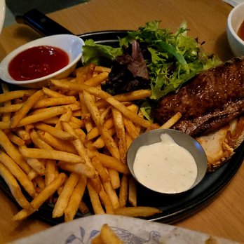Earls Kitchen + Bar - Canadian (New) Near Me - Burnaby, British Columbia Earls Kitchen + Bar - Canadian (New) Near Me - Burnaby, British Columbia