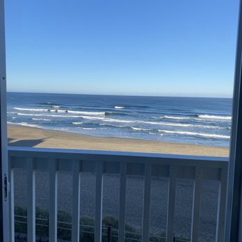 Sailor Jack Oceanfront Motel - The view off of our balcony - Hotels Near Me - Lincoln City, Oregon