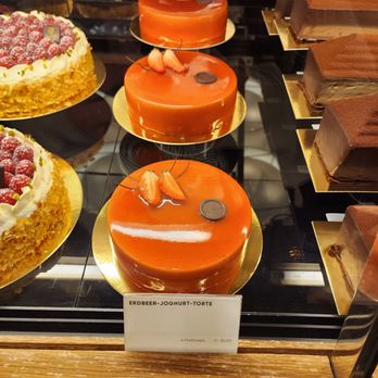 Sprüngli - Chocolatiers & Shops Near Me - Zürich, ZH Sprüngli - Chocolatiers & Shops Near Me - Zürich, ZH