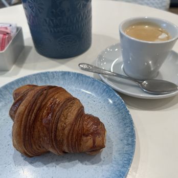 Ludivine Paris - Croissant and cafe au lait - Patisserie/Cake Shop Near Me - Los Angeles, California
