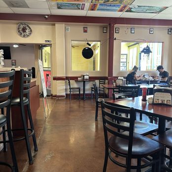 Los Robles Cafe - Spacious and Clean/Table Service or To/Go - Mexican Near Me - Paso Robles, California