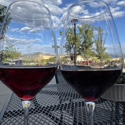 Pinot Noir like on left, Merlot/ Shiraz blend on right. Worth a visit.