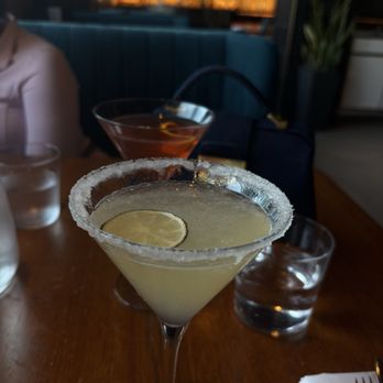 Earls Kitchen + Bar - New American Near Me - Orlando, Florida