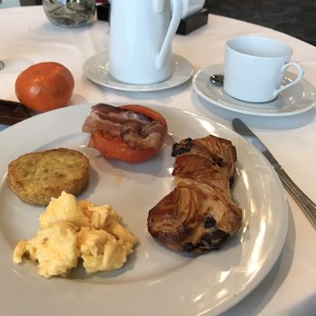Hôtel-Restaurant The Ambassador - Morning breakfast - Bakeries Near Me - Geneva, GE