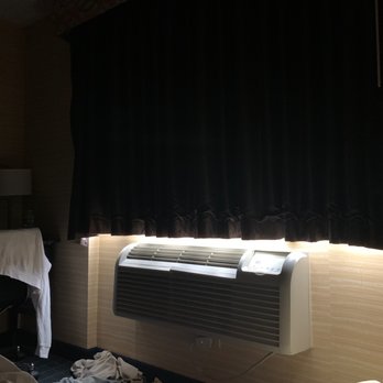 Corona Hotel - The shades do a nice job of blocking most of the light. And that AC can crank out super cold air! - Hotels Near Me - Corona, New York