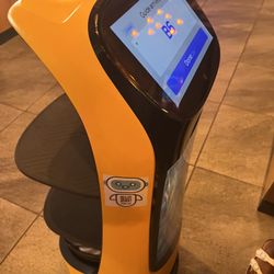 Seafood House - Kissimmee - Robot host