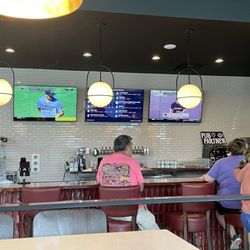 TEN20 Craft Brewery - The bar area