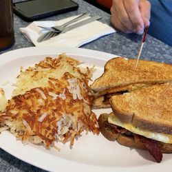 Mickeys Restaurant - Breakfast sandwich
