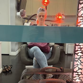 Hair Bar NYC - One dead bulb, lol - Hair Salons Near Me - Parkland, Florida