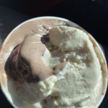 Cold Stone Creamery - Banana Ice cream scoop - Ice Cream & Frozen Yogurt Near Me - Sunnyvale, California