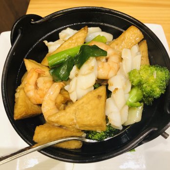 Hong Kong Kitchen - #70 fried tofu with seafood in casserole - Dim Sum Near Me - Madrid, M Hong Kong Kitchen - #70 fried tofu with seafood in casserole - Dim Sum Near Me - Madrid, M