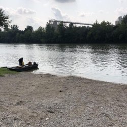 Chet's Fox River Tavern & Canoe Rental