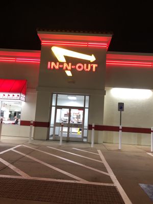 In-N-Out Burger by null